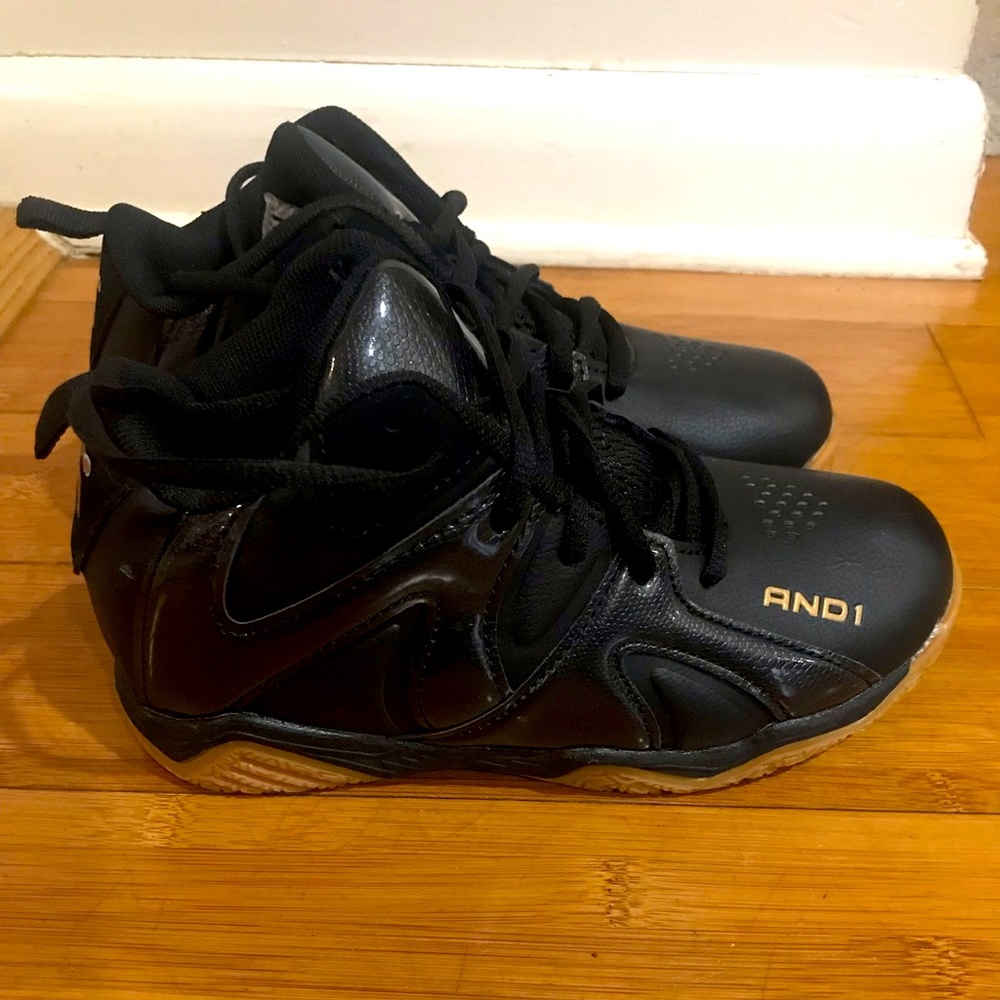 Youth Size 3, basketball sneakers NWOT